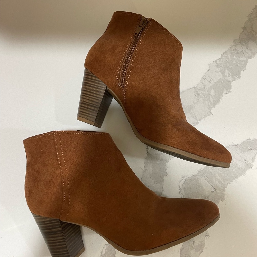 Old Navy Heeled Boot - Picture 3 of 5